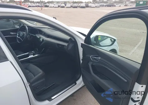 2021 Audi E-Tron Premium Quattro z USA, uszkodzony, nr VIN WA1AAAGE3MB019445